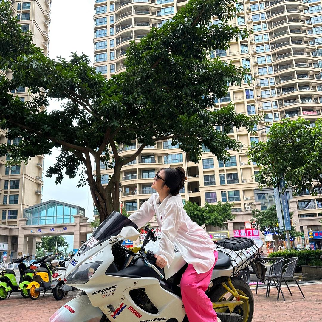 把星星藏在眼睛里