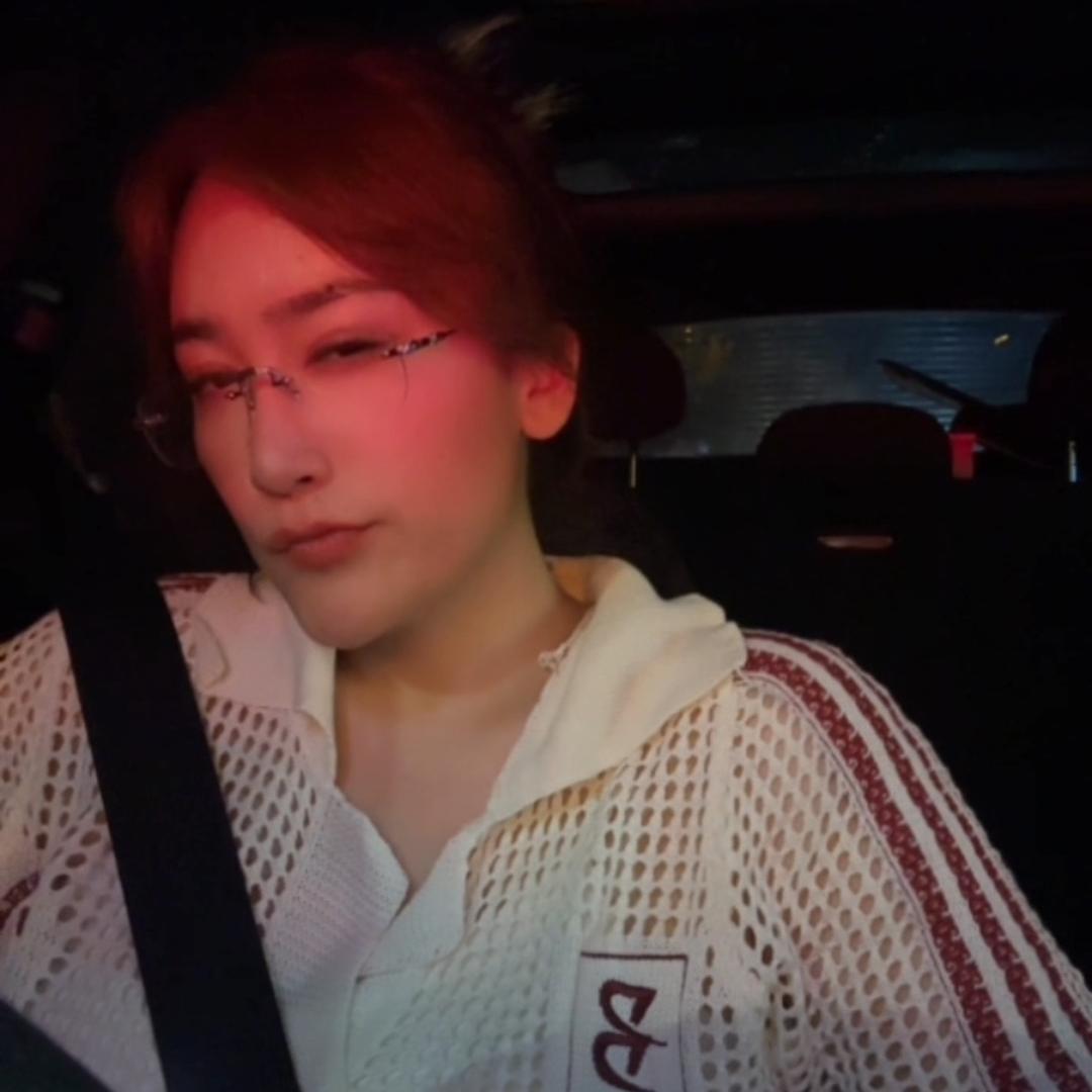 M～