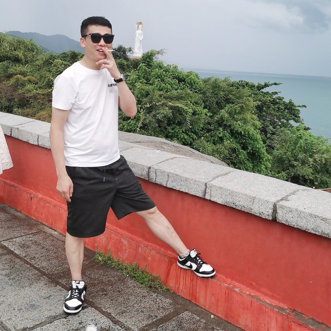 何 杰