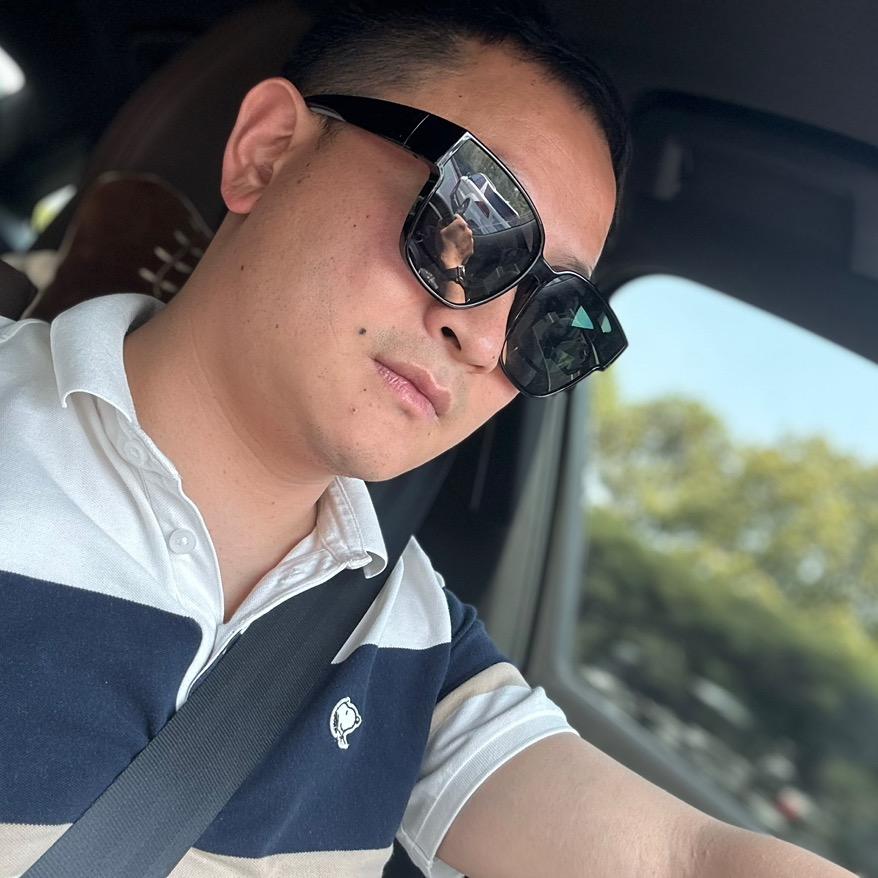 一个清爽的青年人