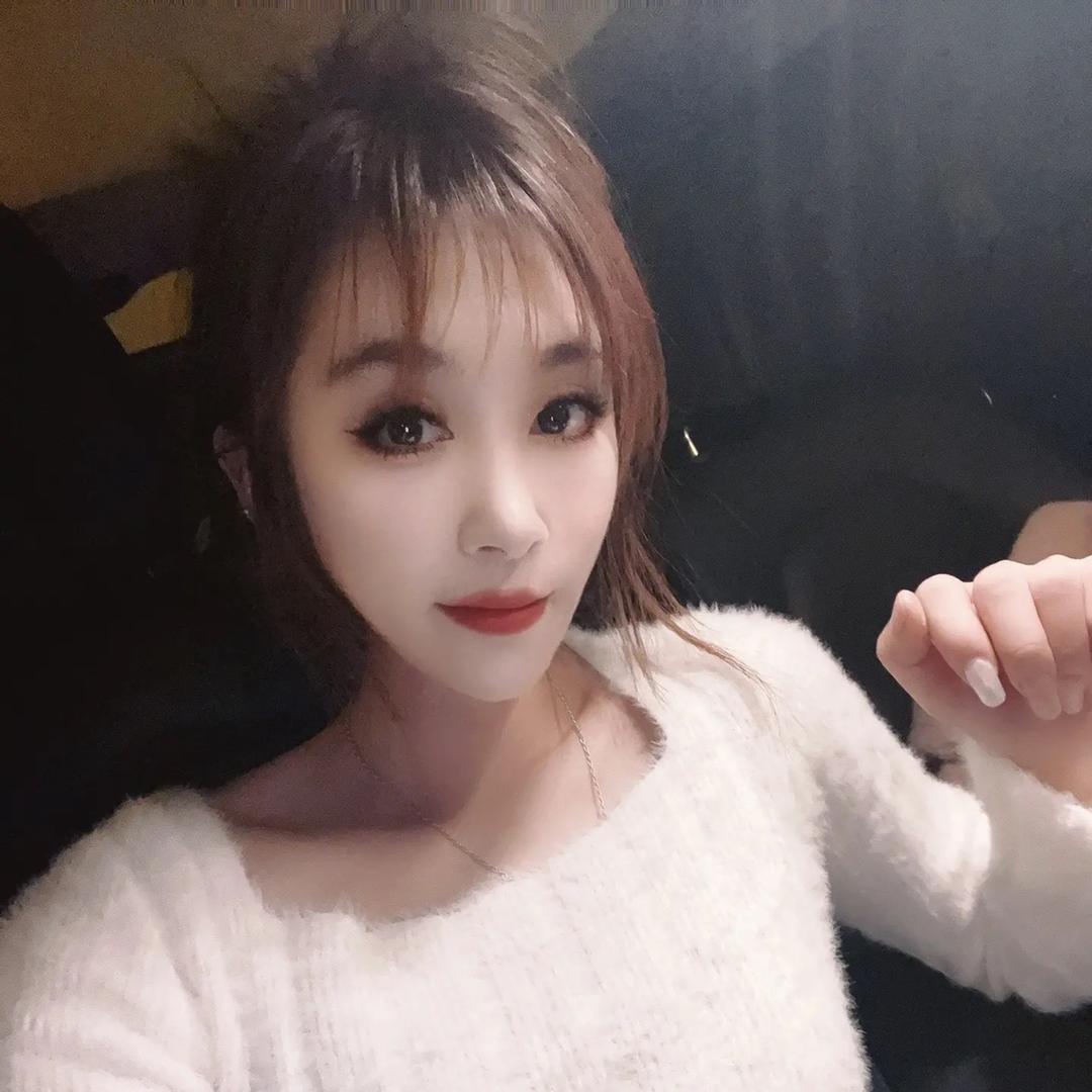 A   👑  璐 女 神
