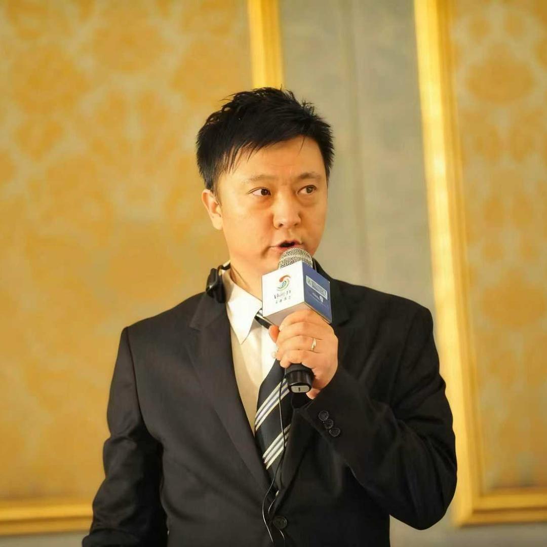 足球解说员朱煜明