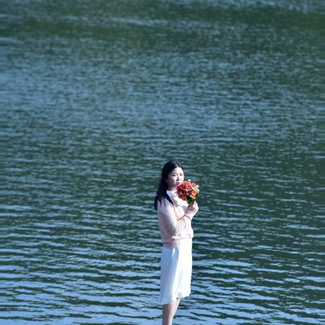 乐怡（独臂女孩👧）