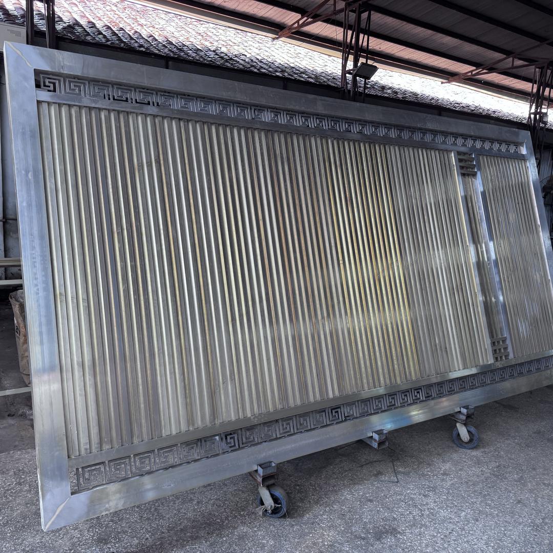 惠州鸿锦铝艺庭院门护栏工厂