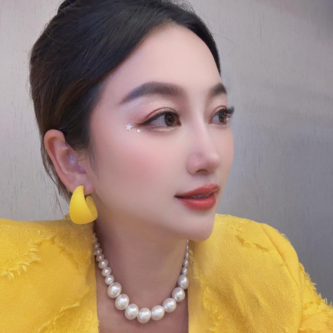 小小何
