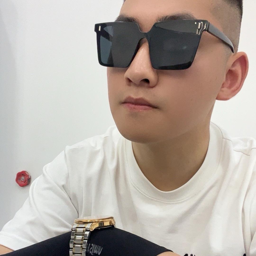 小谭童鞋i