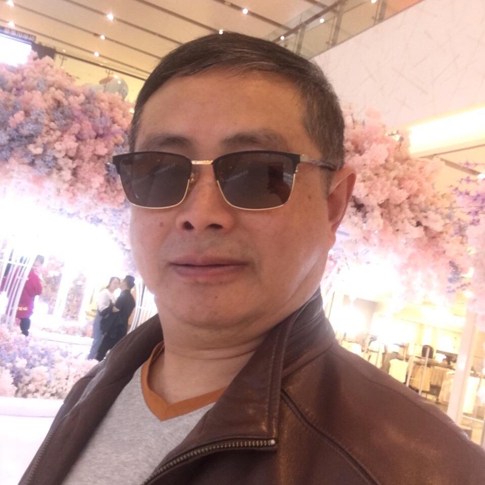 帮亮眼镜行
