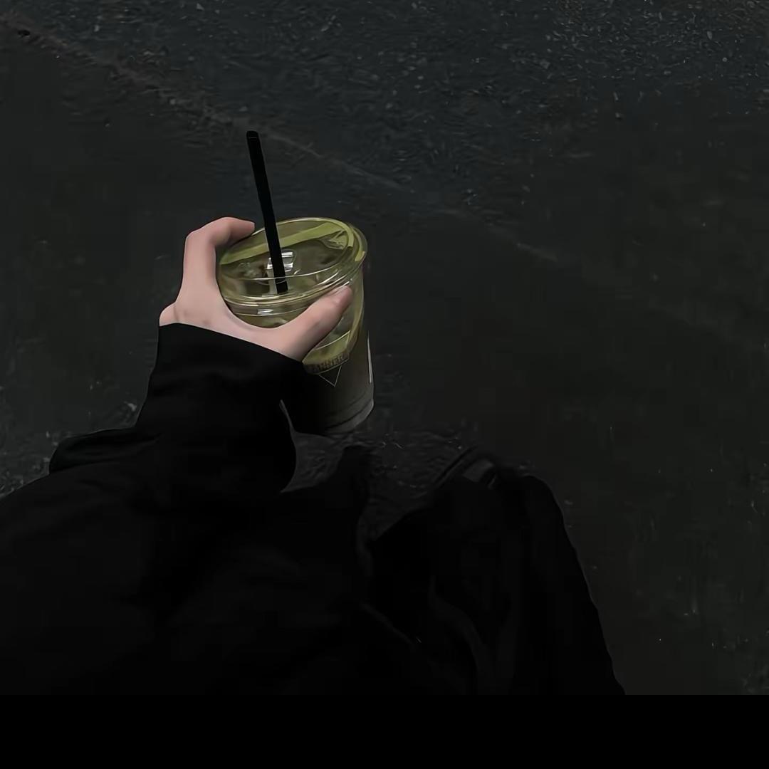 一杯冰美式·