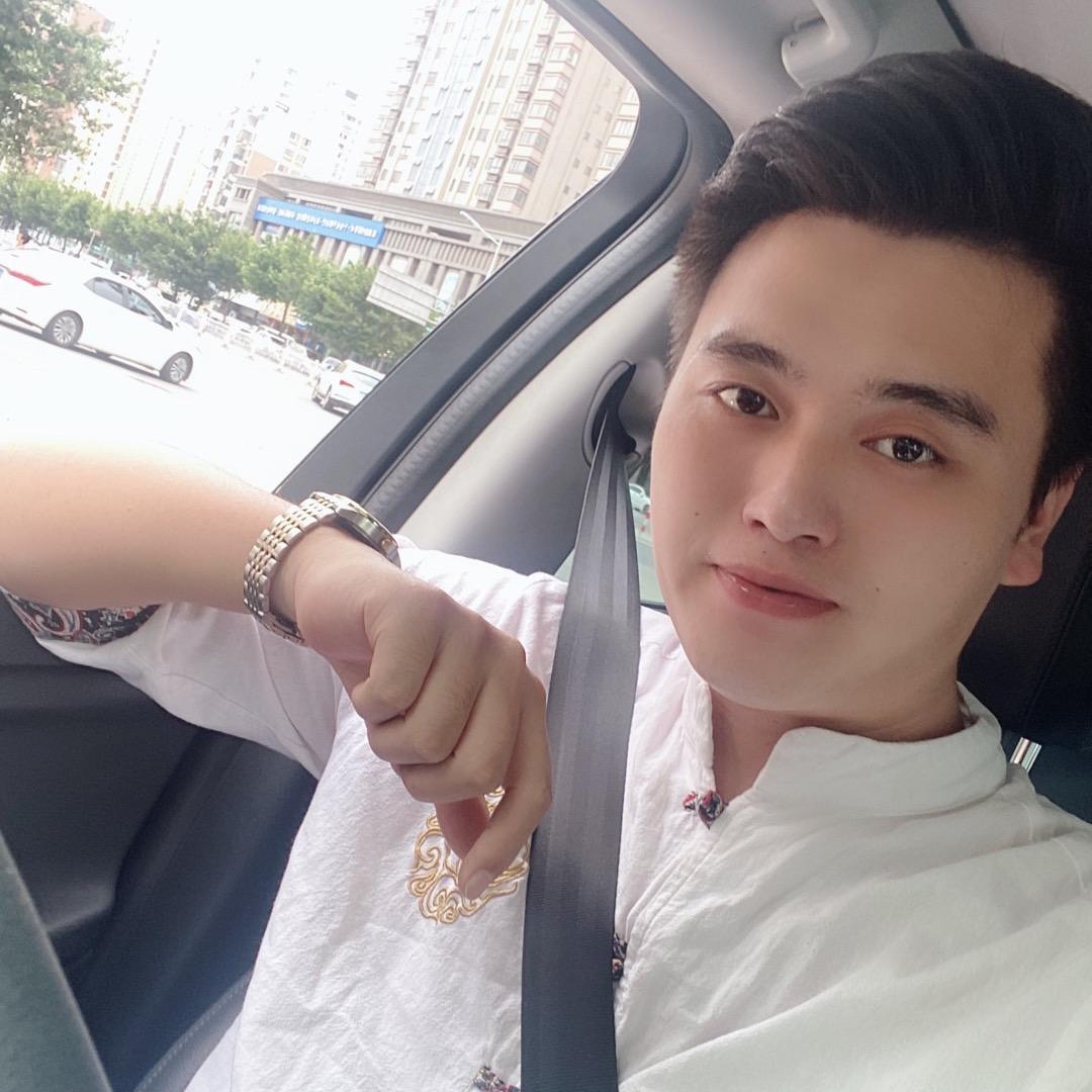 骑车追宝马