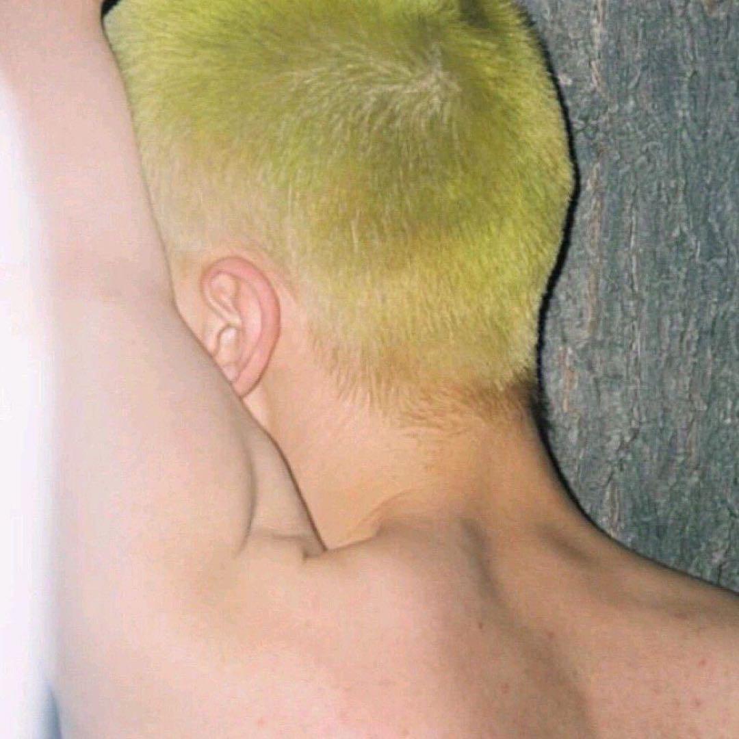 江江.