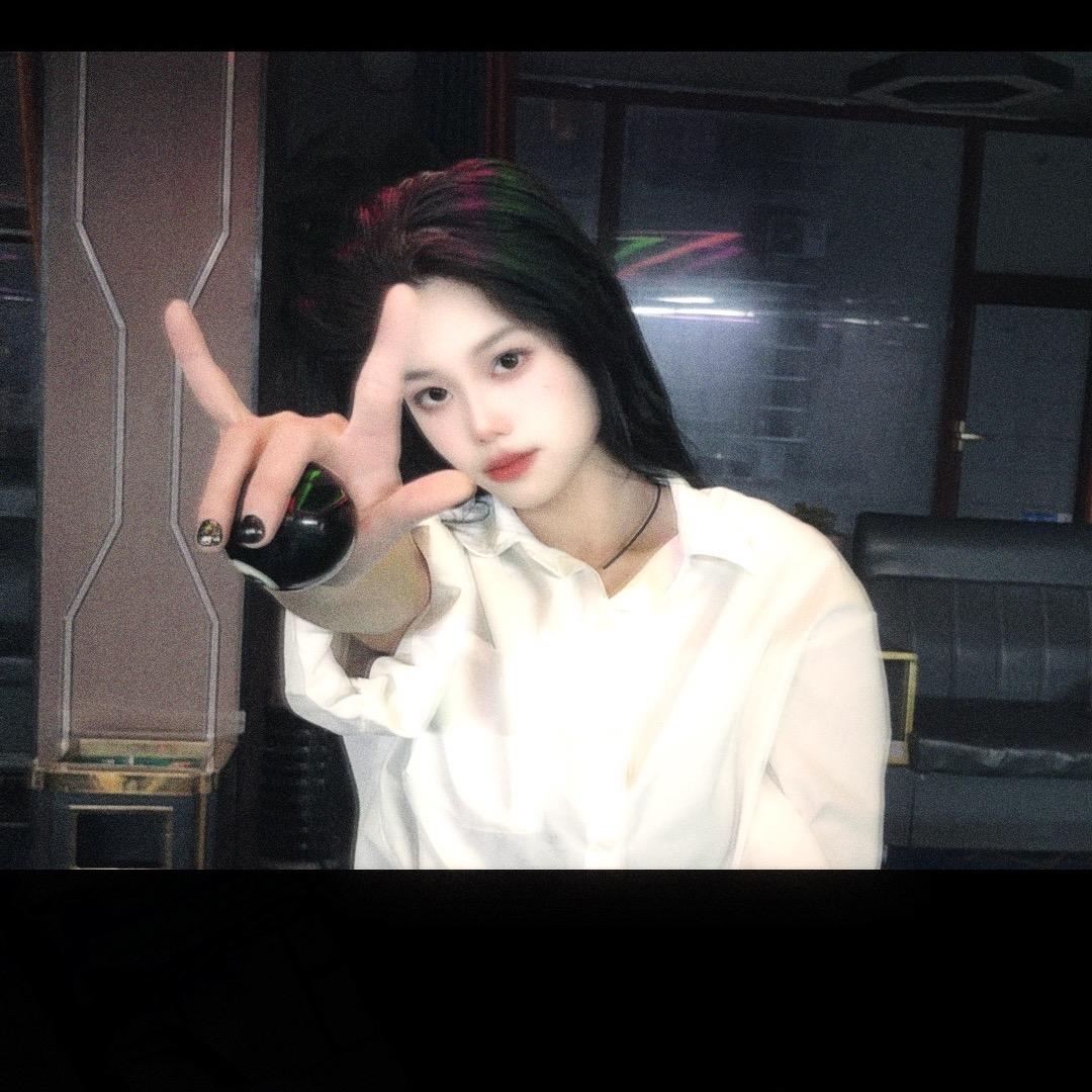 不爱吃吃萝卜的小兔子