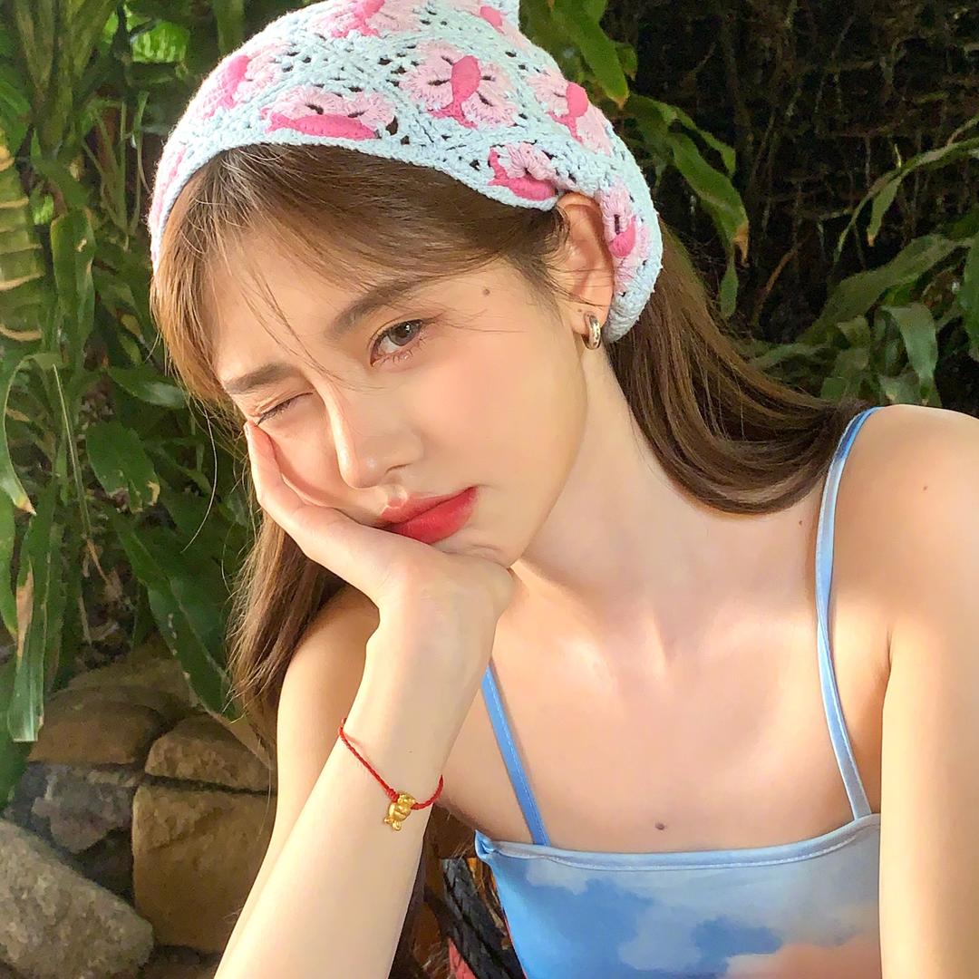 婉安爱吃草莓