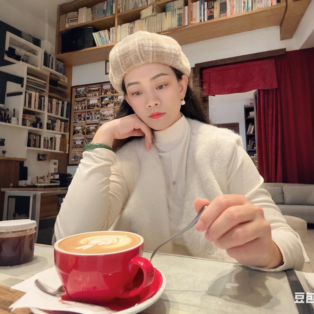 小齐姐（工作中）