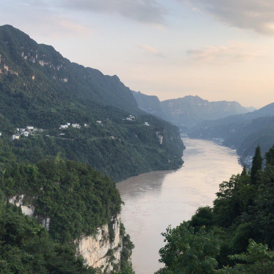 吴上荣幸• ‿ •︠ᐝ