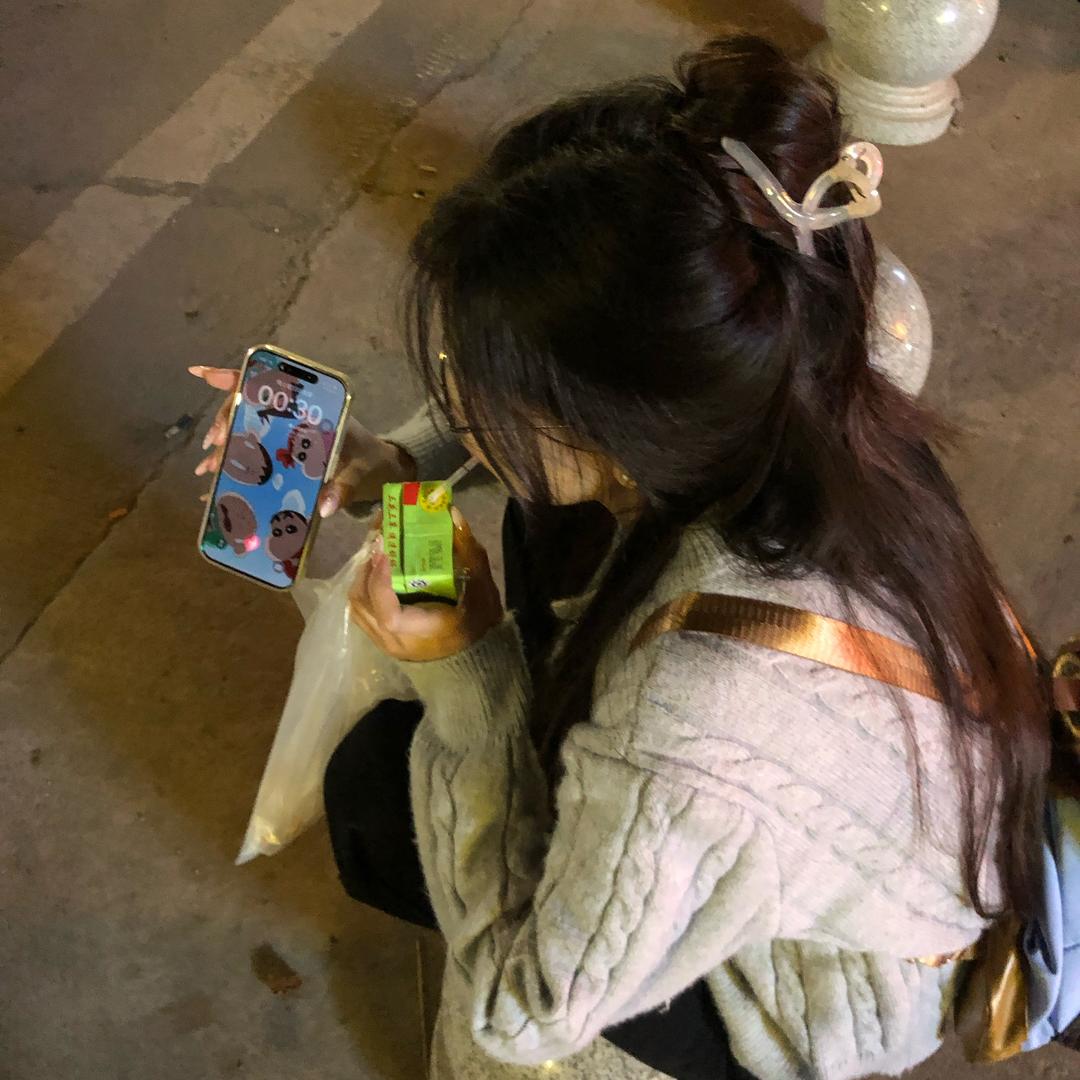 小琳爱发呆