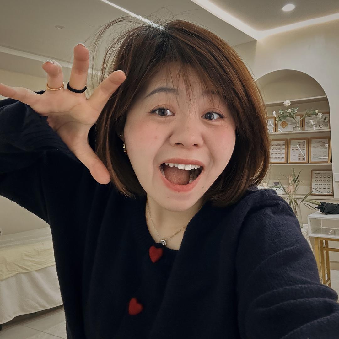 扎眉毛的芳嬷嬷