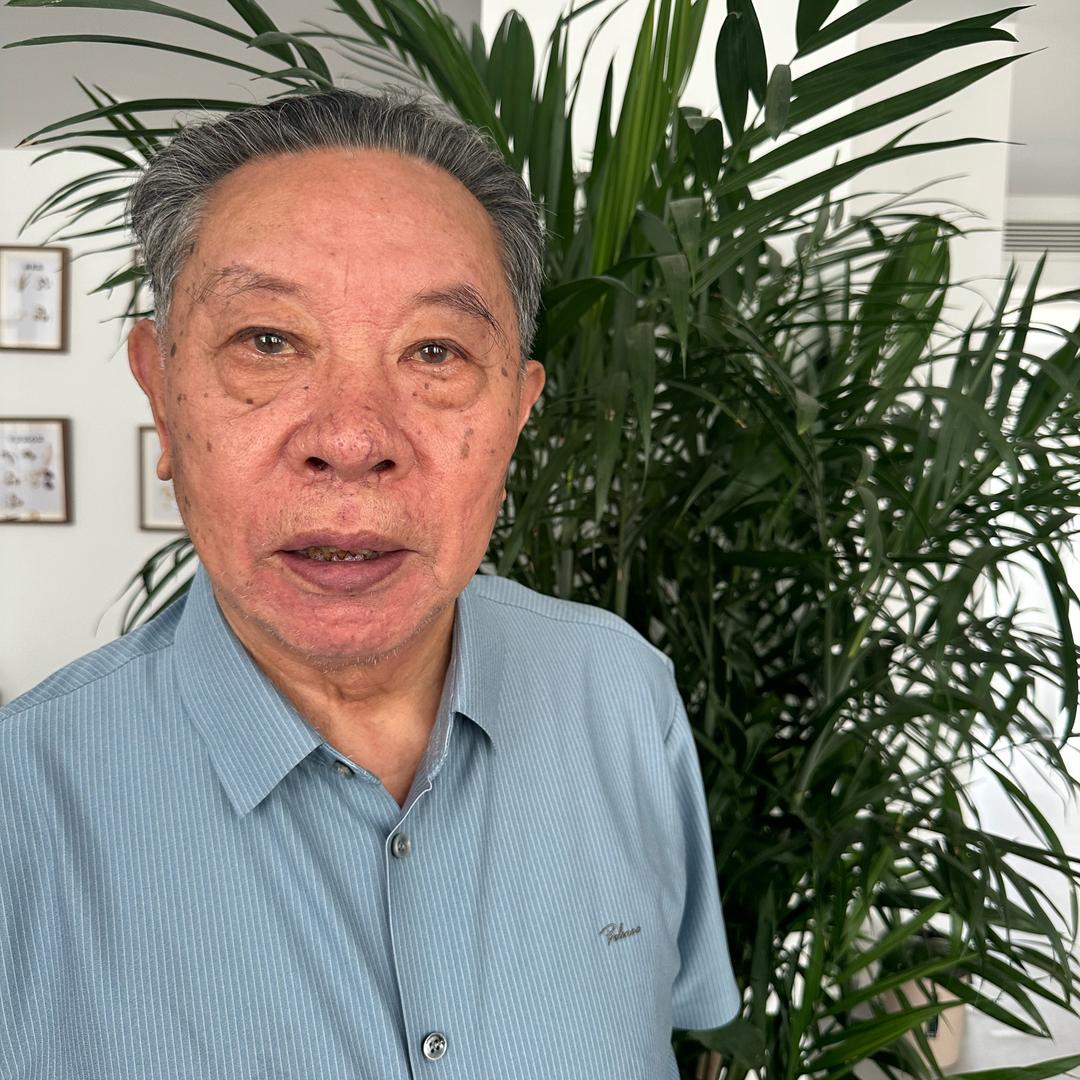 陈爷爷的小助理