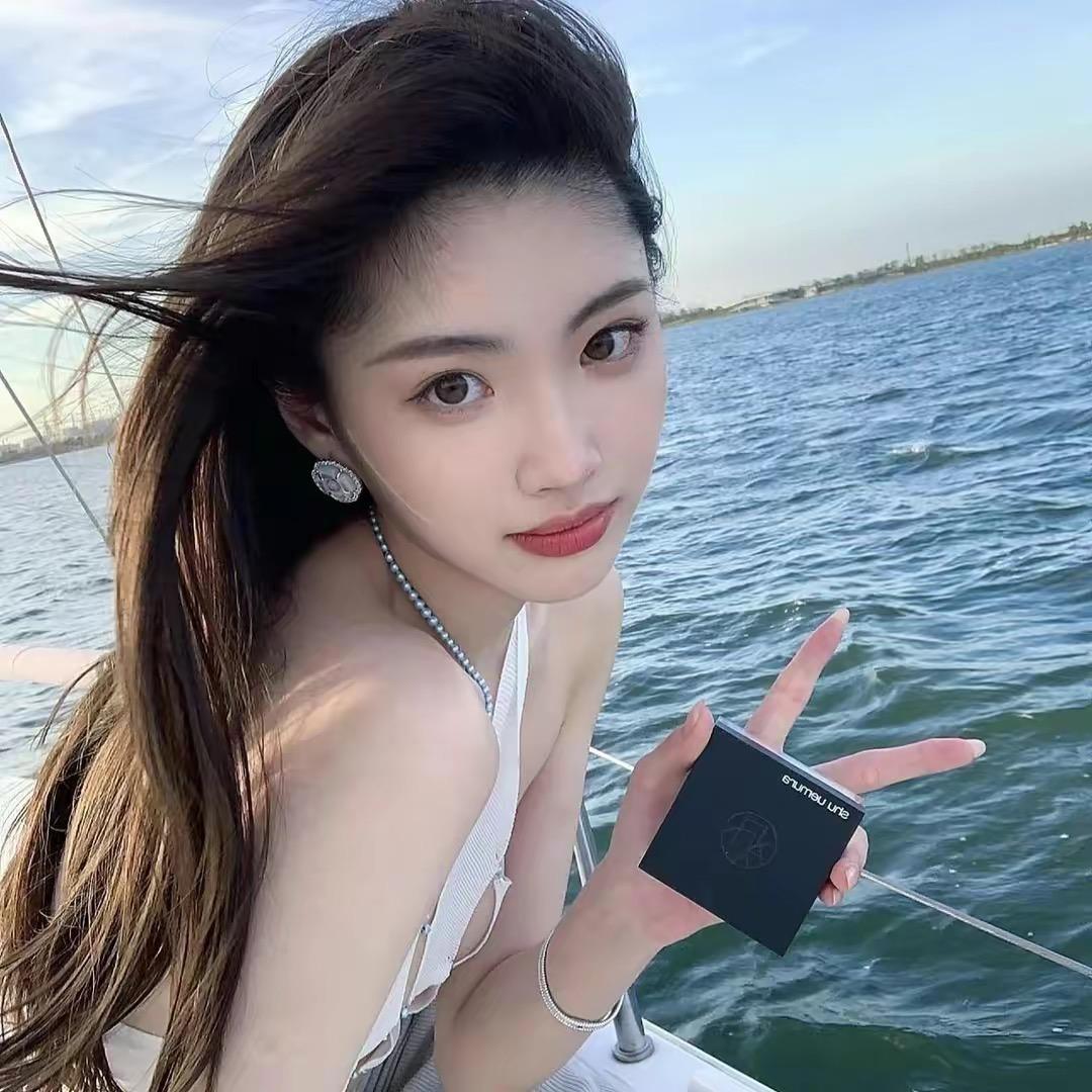 “小小”