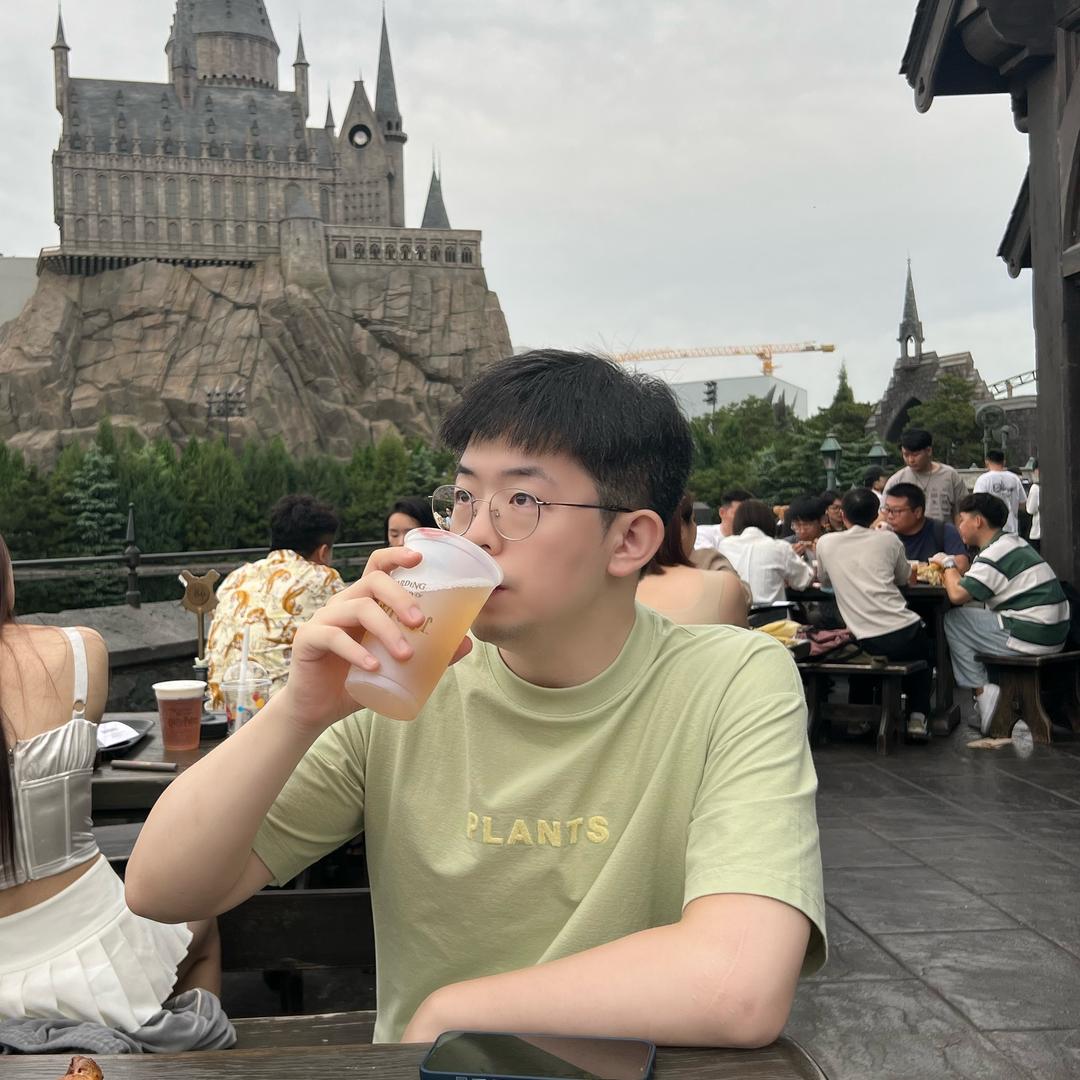 张志浩在剥柚