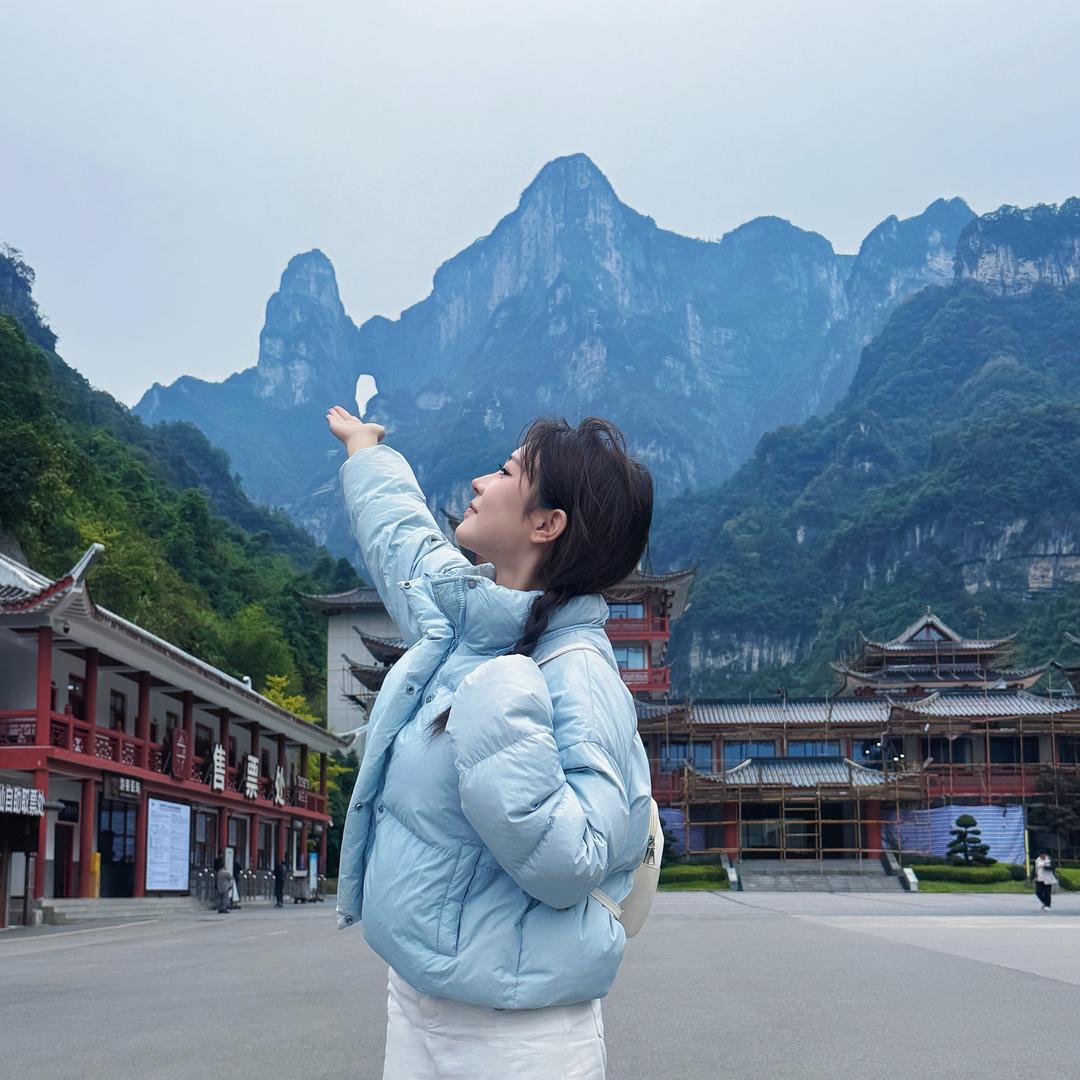 张家界导游笨笨