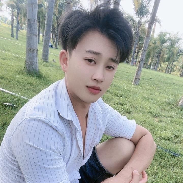 刮腻子粉的小杨