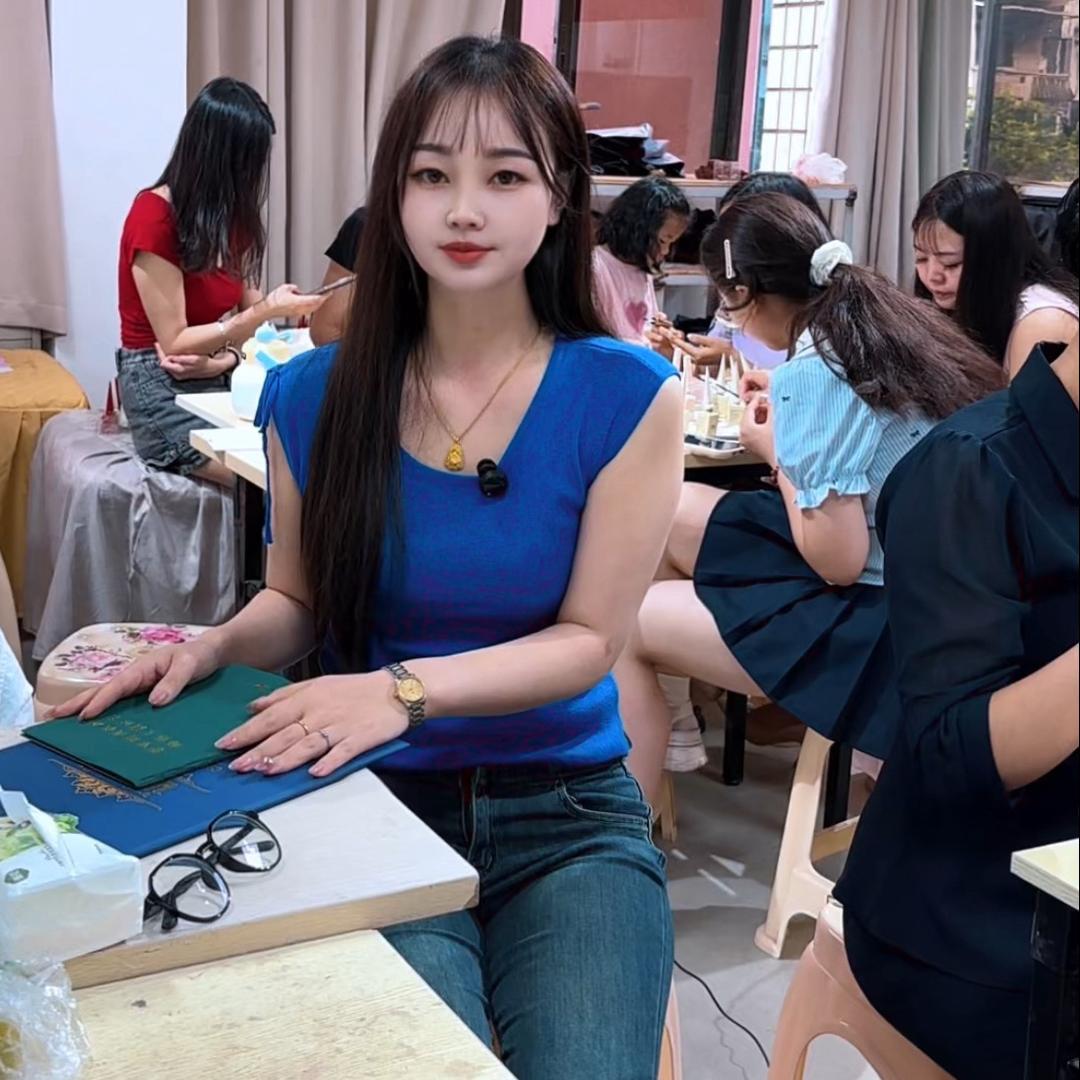玲丽 婚嫁馆化妆师容容