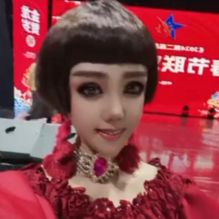 主持人莉莉