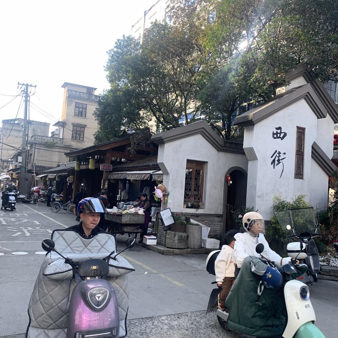 云游四海。