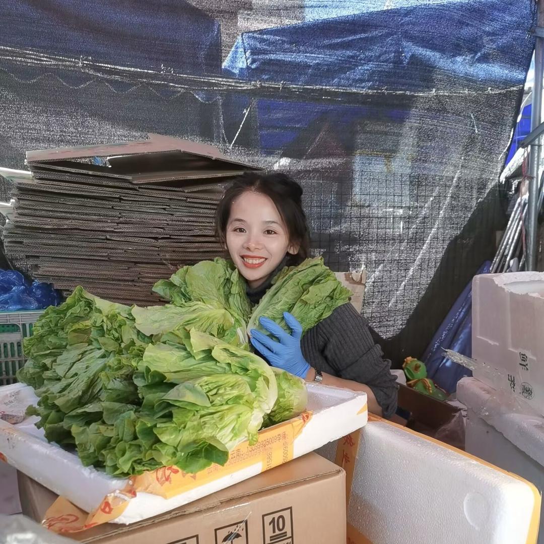 卖菜的小姐姐