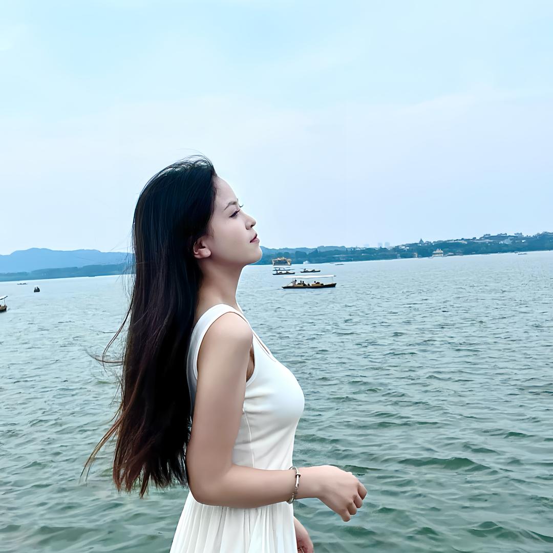 满眼都是我的女孩💕