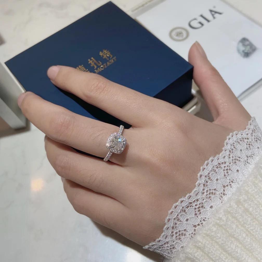 佳巧连云港迅顶商贸有限公司饰品专卖店