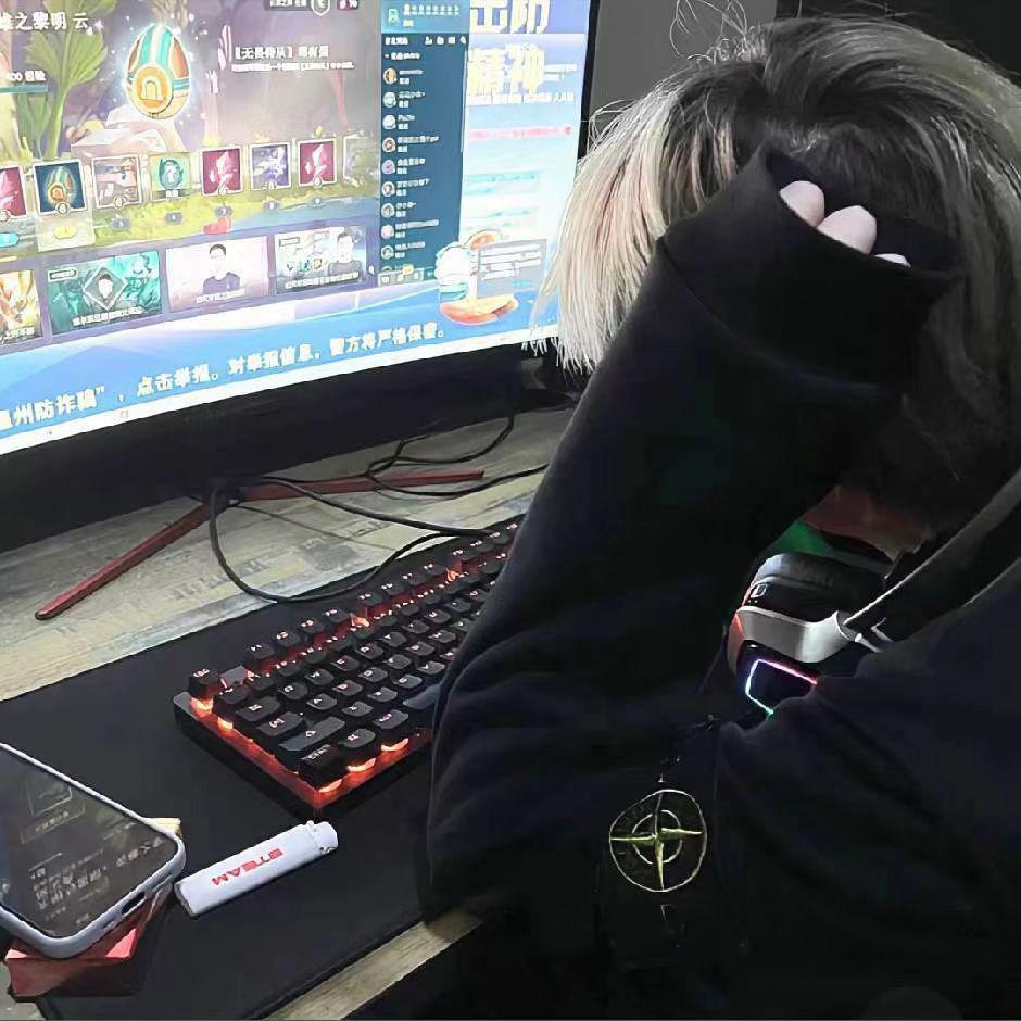 闹笑.