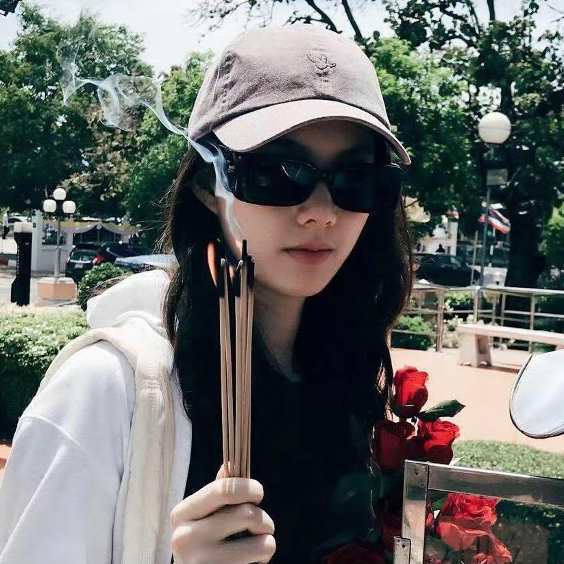 当代不知名秃头少女