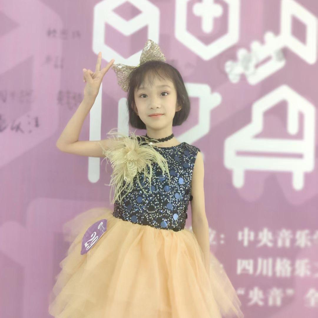 爱弹琴的小卿昕