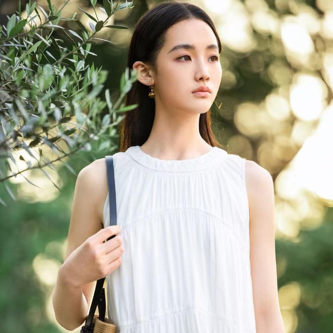 NUTS时尚女装店长小红