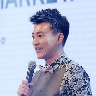 主持人亚明