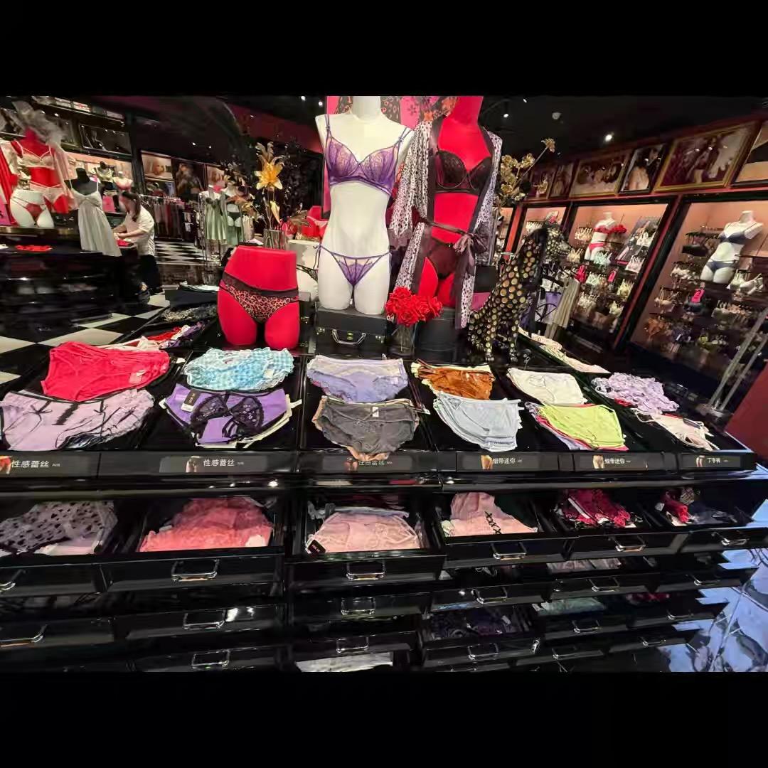 优诗菲内衣服装店