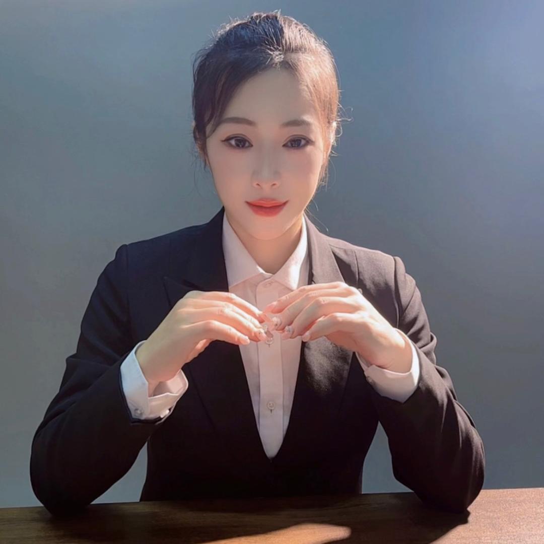 玉兔白在运动