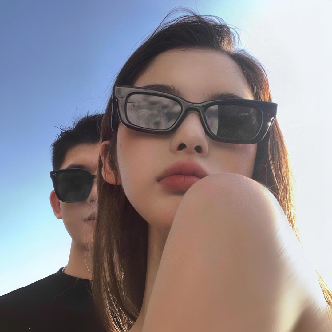 ·   Y