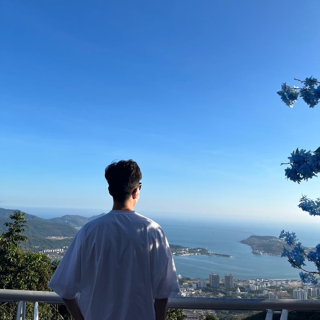 不值得