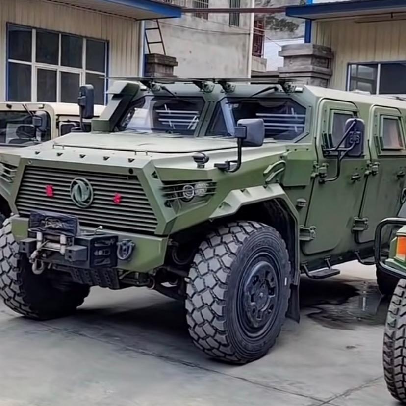 老鼠扛刀满街追猫