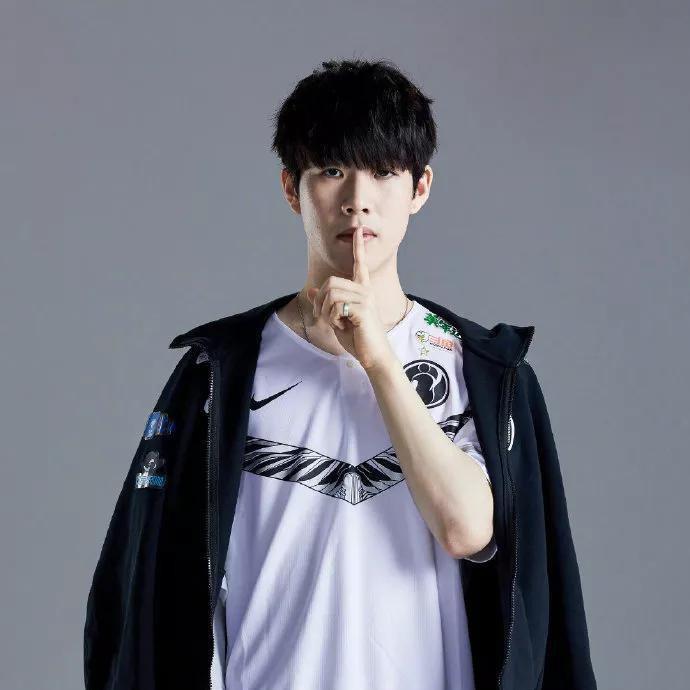 闭眼睡觉前不尿尿就会立即去世星人