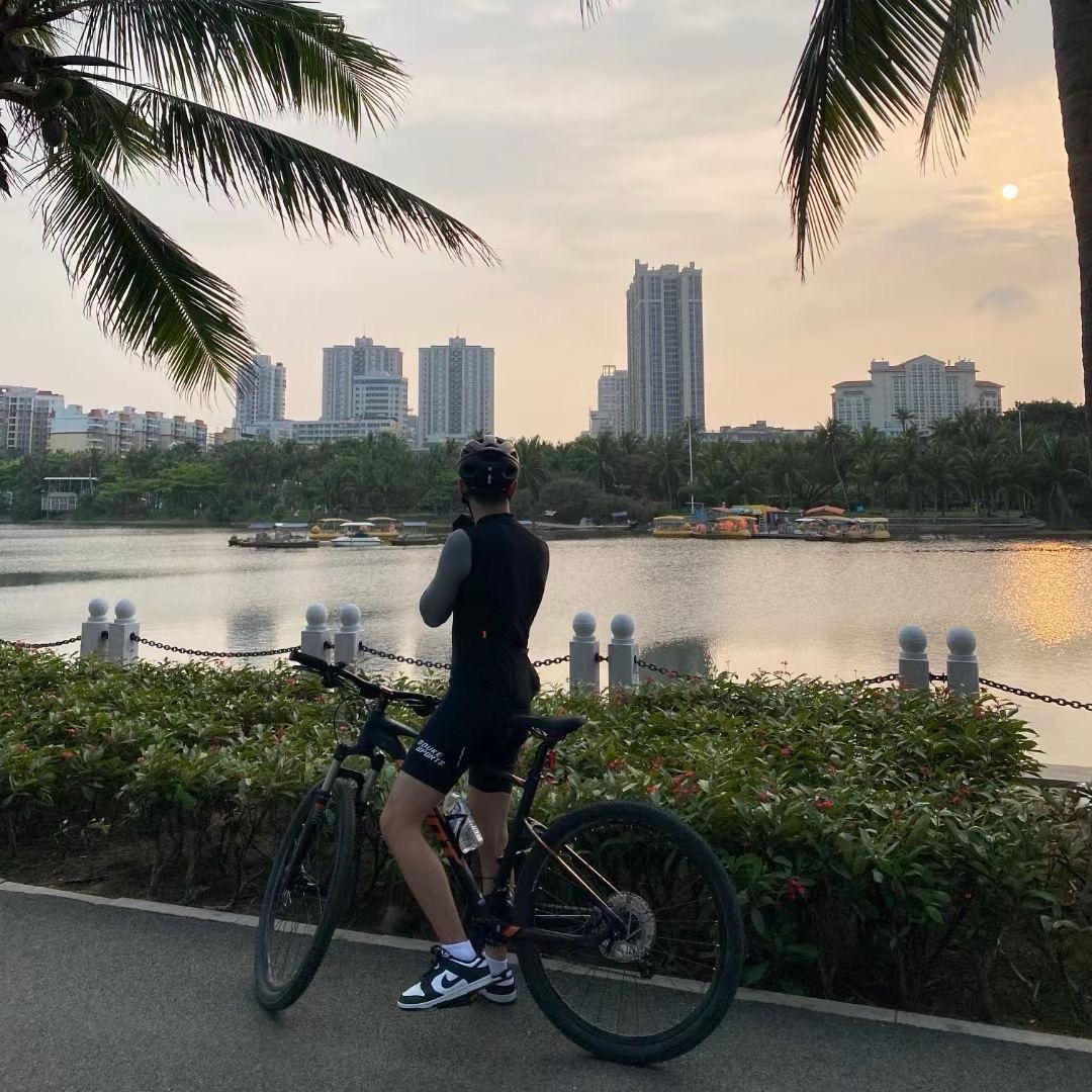 呵澳浩