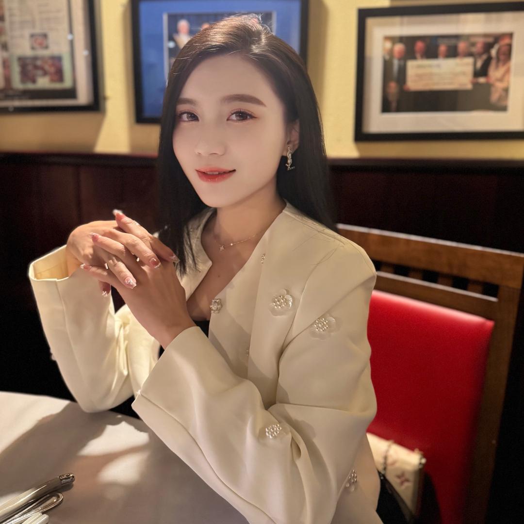 晞彤来了