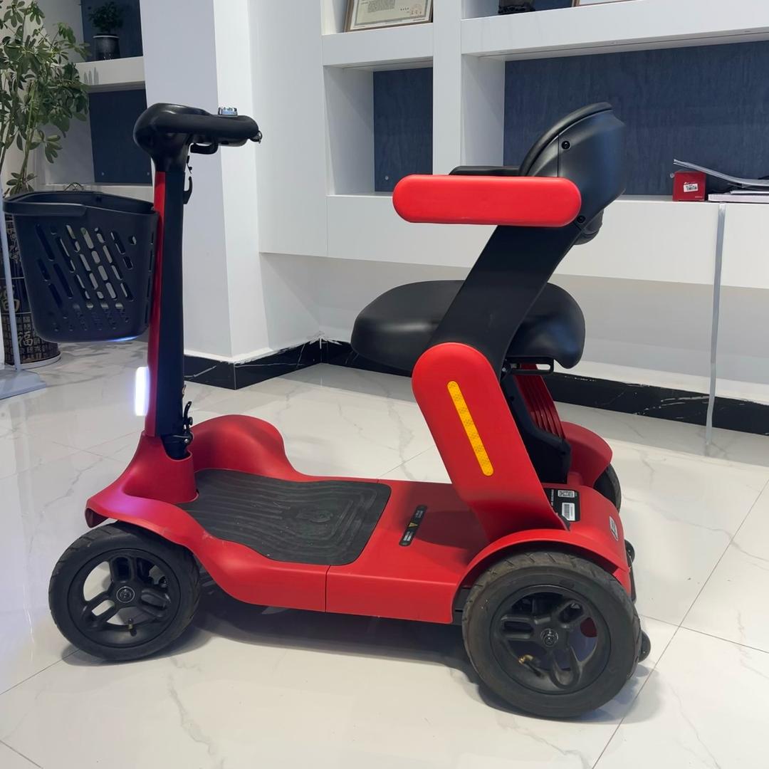 皮皮熊老年电动代步车