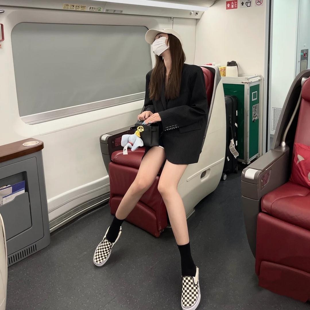 77呀-