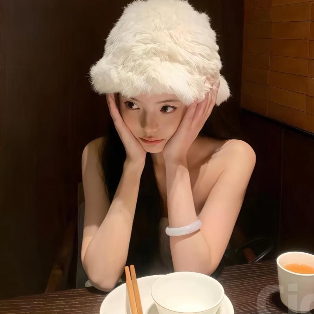 她