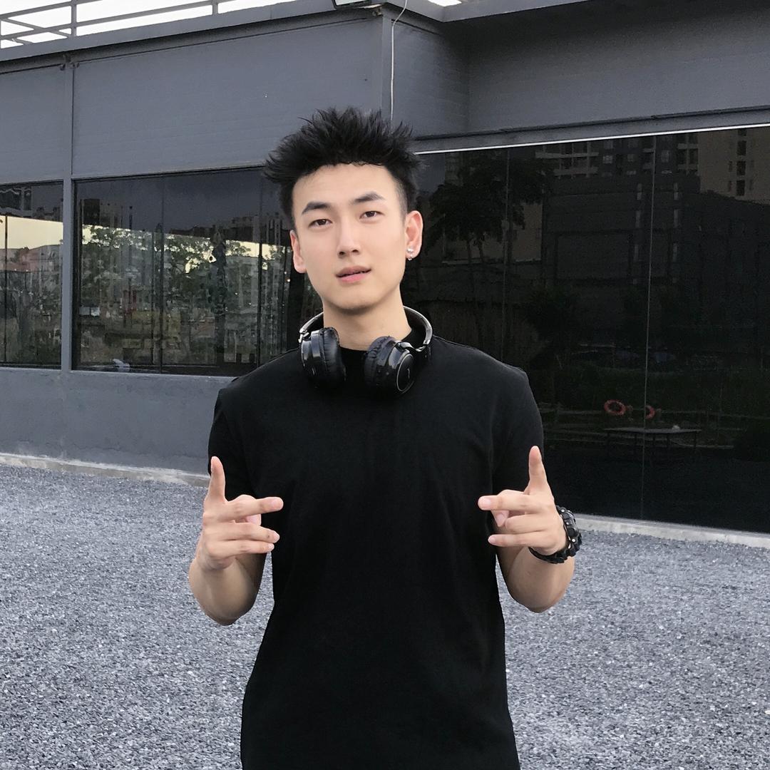 月亮与硬币潮牌店