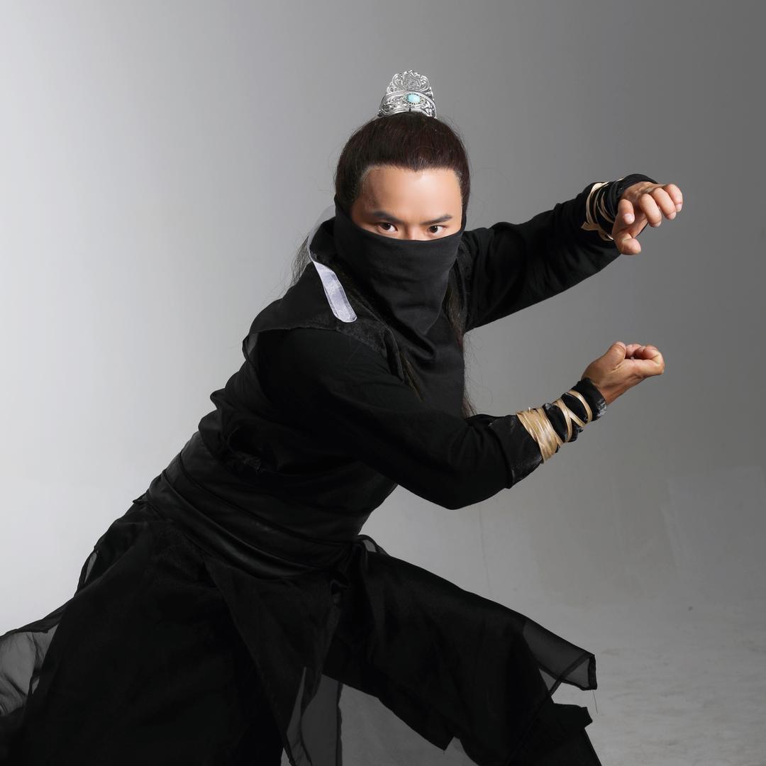 黑衣人