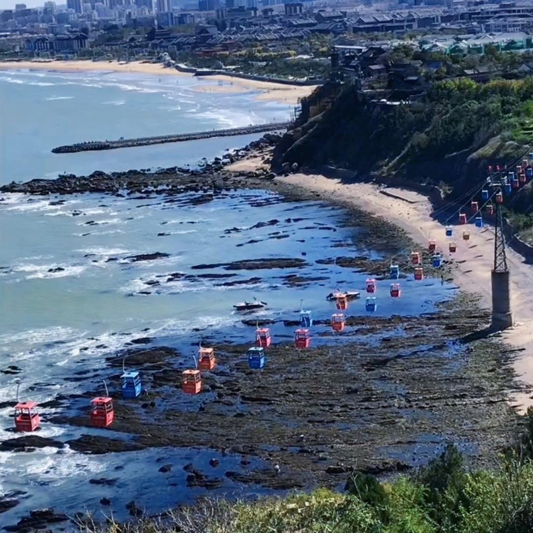 小雨天红瓦旧屋檐